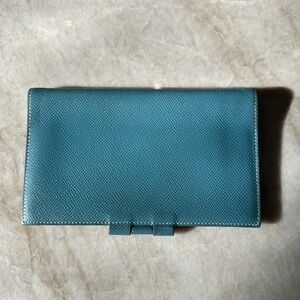 Preloved HERMES
Blue Jean Courchevel Leather Vision Agenda Cover